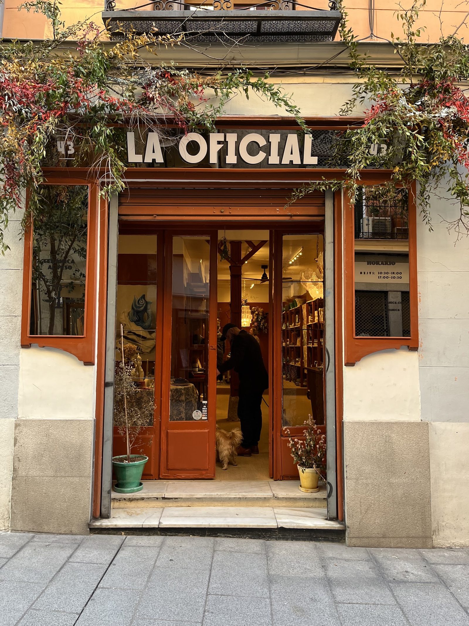 La Oficial