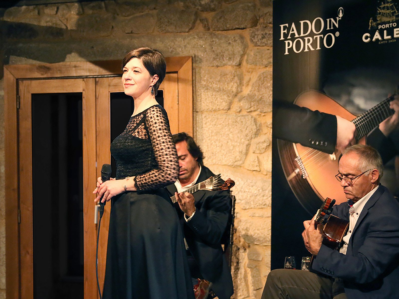 Vila Nova de Gaia: Cálem Cellar Tour, Fado Show & Wine Tasting