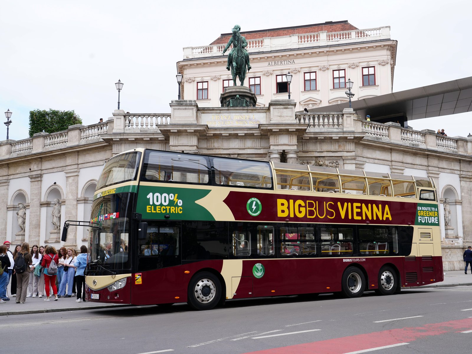 Hop-On, Hop-Off Sightseeing Tour