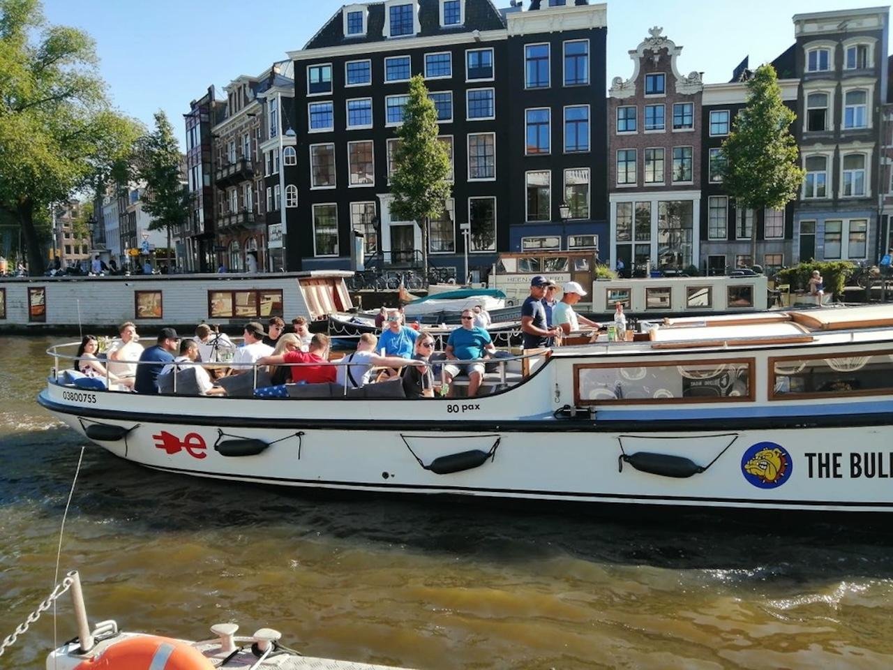 The Bulldog Boat Tour with 2 Drinks