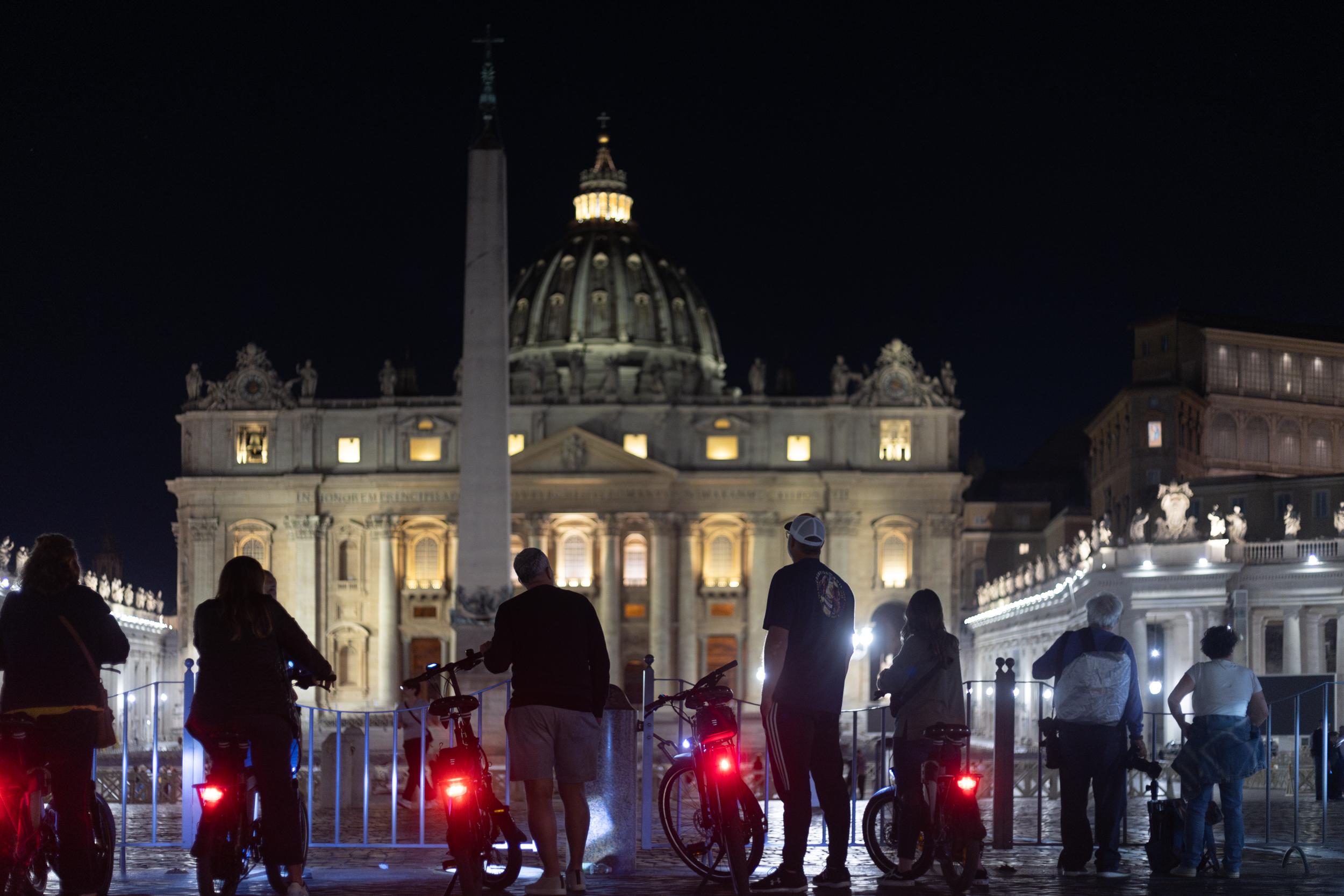 Rome by Night: E-bike Small Group Tour β Food & Wine Option