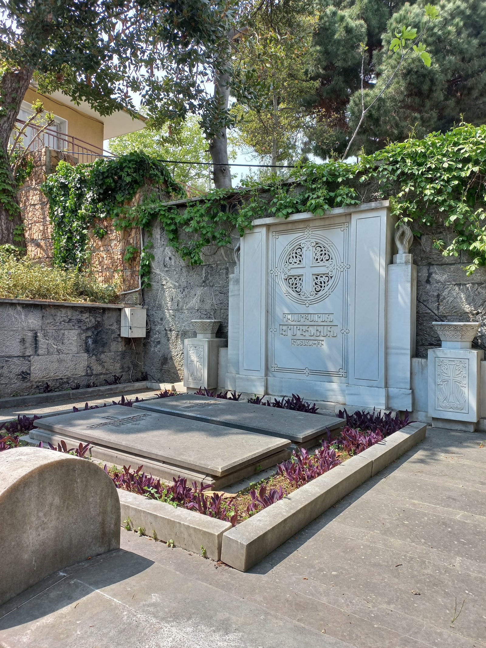 Surp Krikor Lusavoriç Ermeni Kilisesi