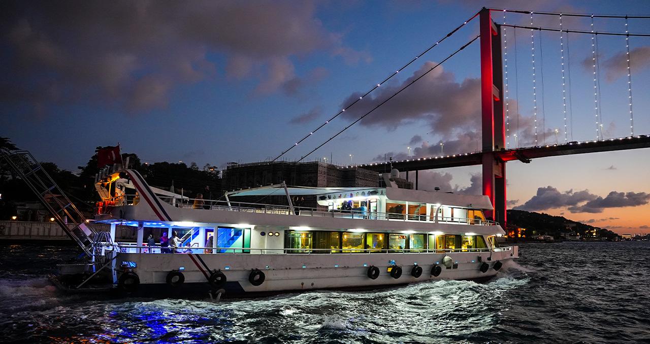 Bosphorus & Golden Horn Cruise Daytime or Sunset