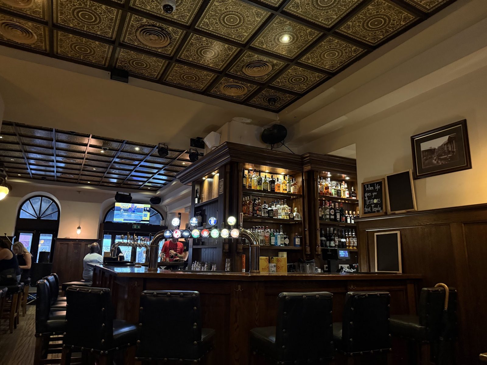 Ma Nolan's Irish Pub