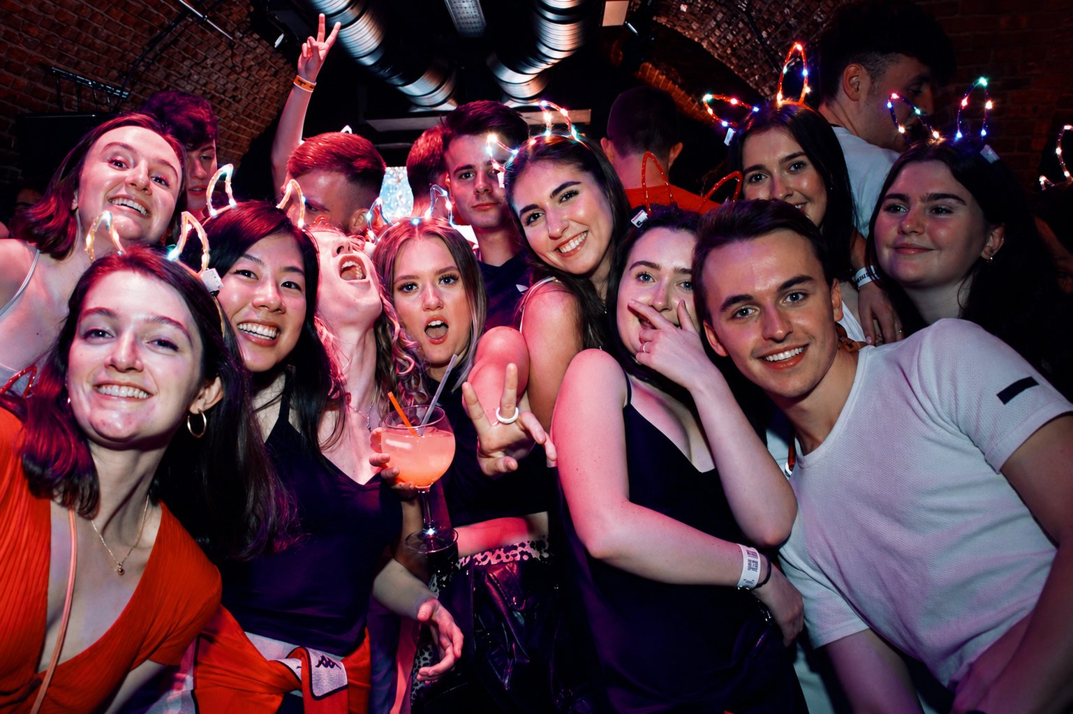 Guided Pub Crawl Madrid Experience and Club Entry