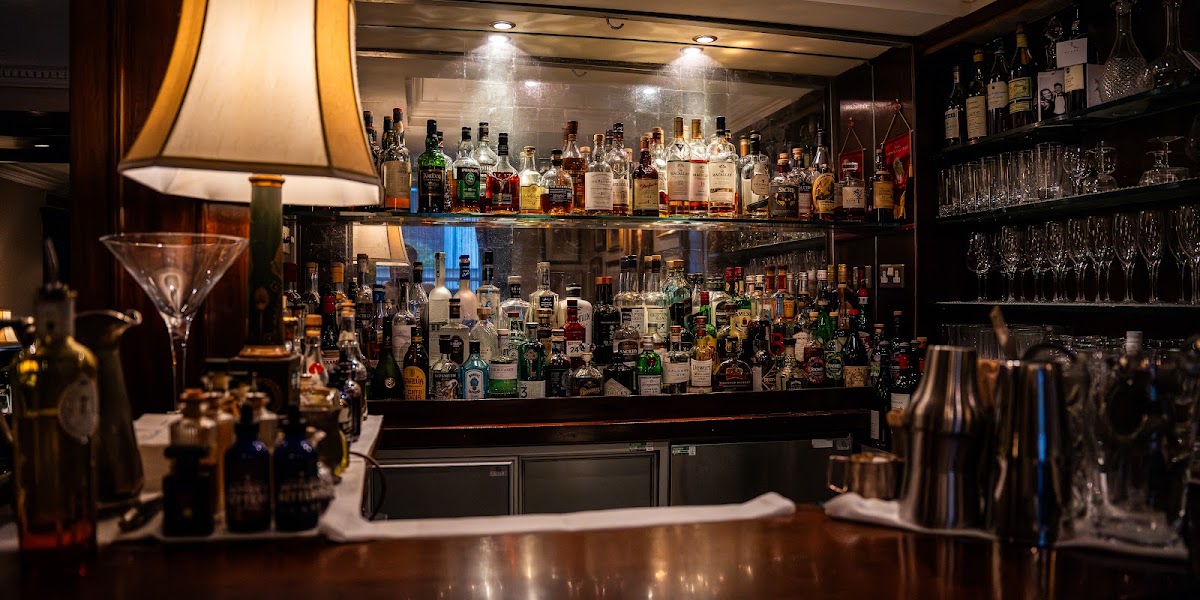 Dukes Bar